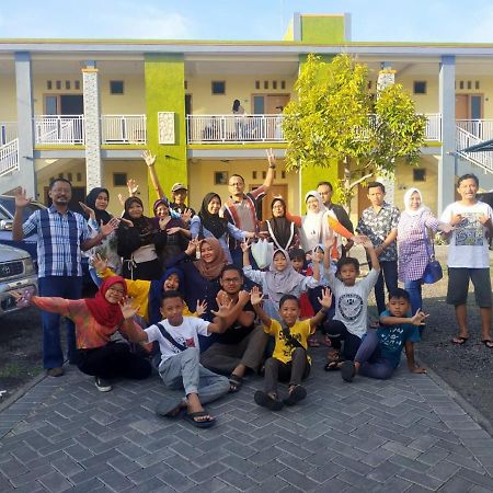 R3 Brawijaya Homestay Banyuwangi  Exteriör bild