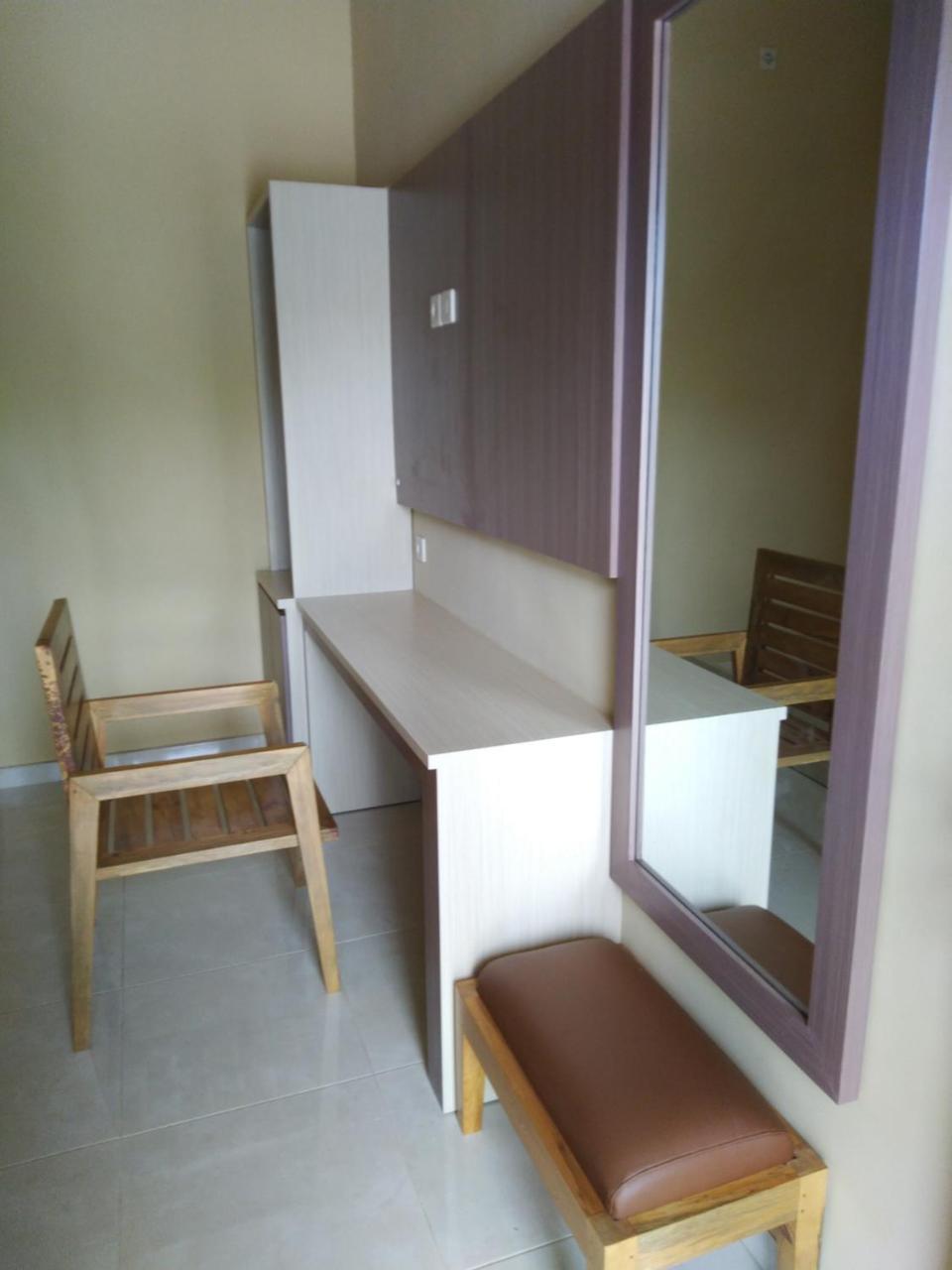 R3 Brawijaya Homestay Banyuwangi  Exteriör bild