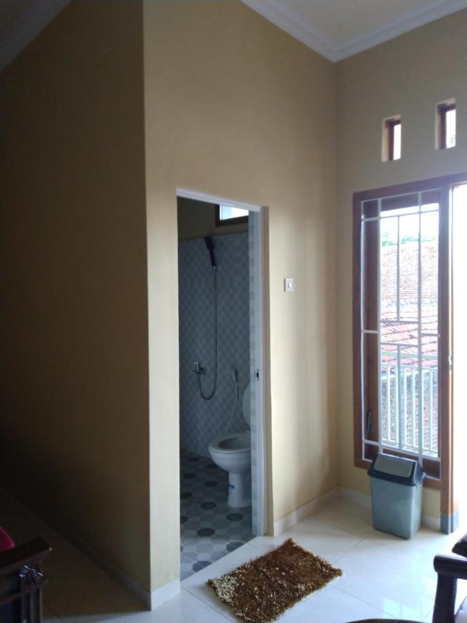 R3 Brawijaya Homestay Banyuwangi  Exteriör bild