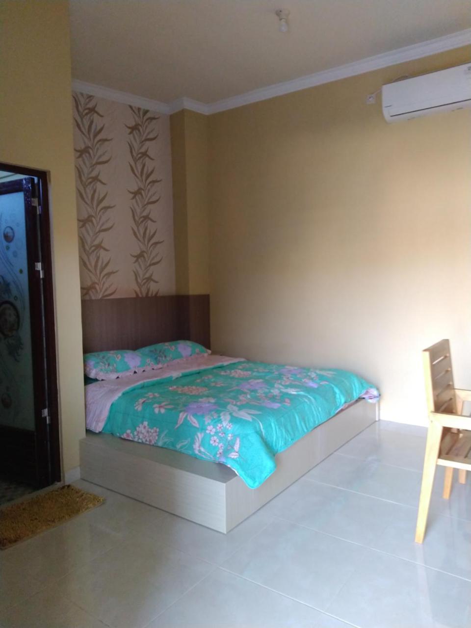 R3 Brawijaya Homestay Banyuwangi  Exteriör bild