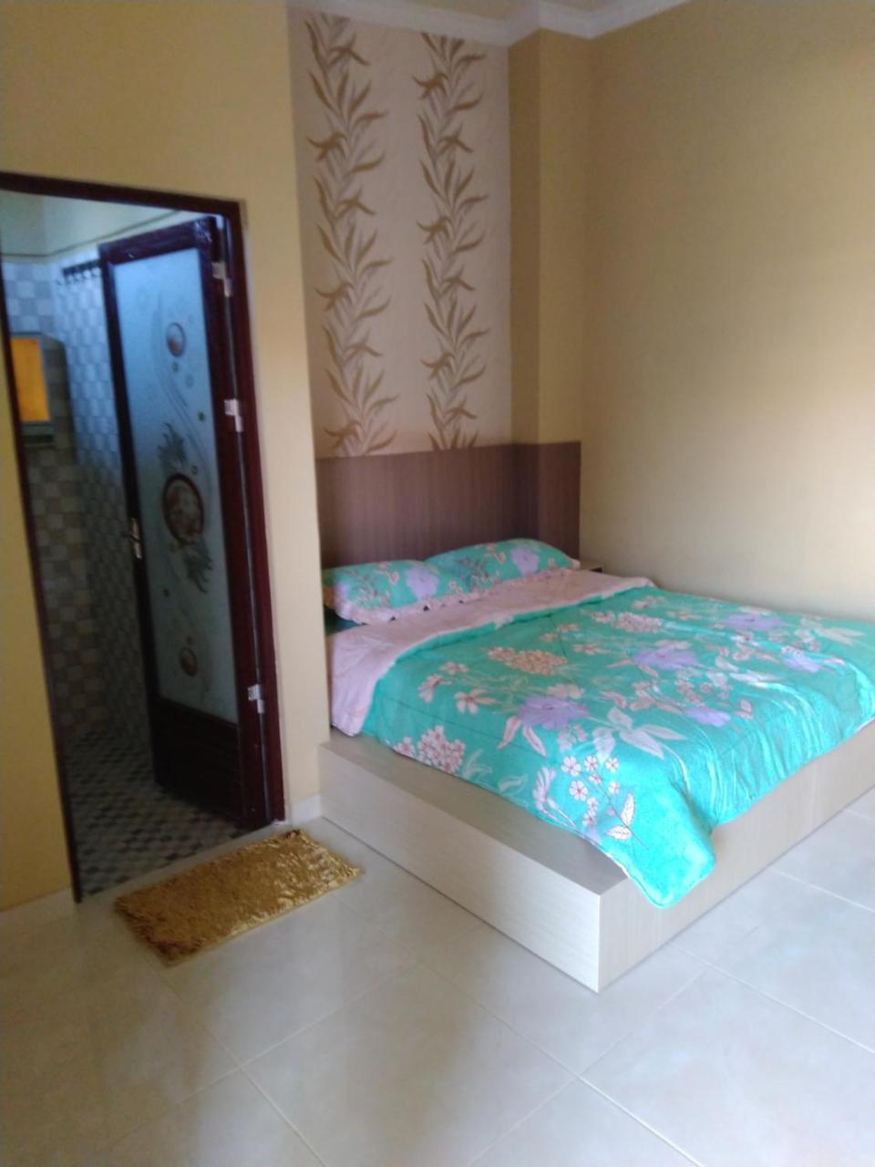 R3 Brawijaya Homestay Banyuwangi  Exteriör bild