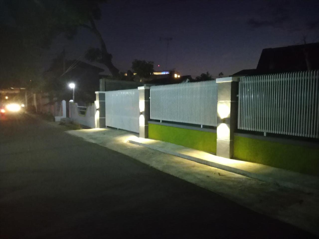 R3 Brawijaya Homestay Banyuwangi  Exteriör bild