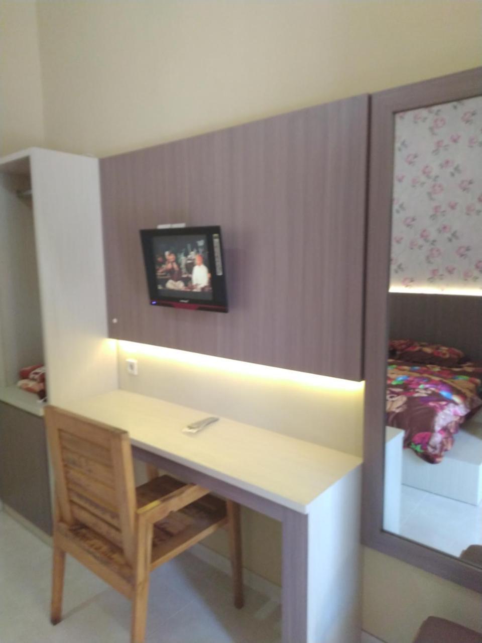 R3 Brawijaya Homestay Banyuwangi  Exteriör bild