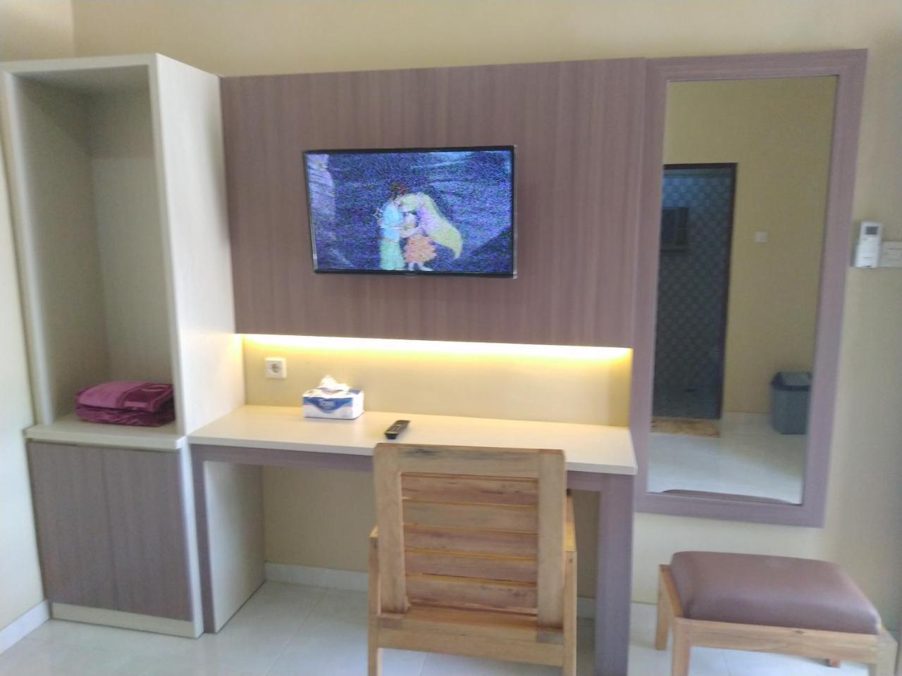 R3 Brawijaya Homestay Banyuwangi  Exteriör bild