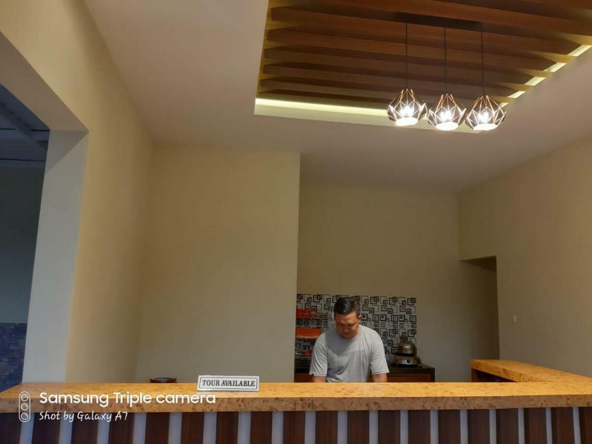 R3 Brawijaya Homestay Banyuwangi  Exteriör bild