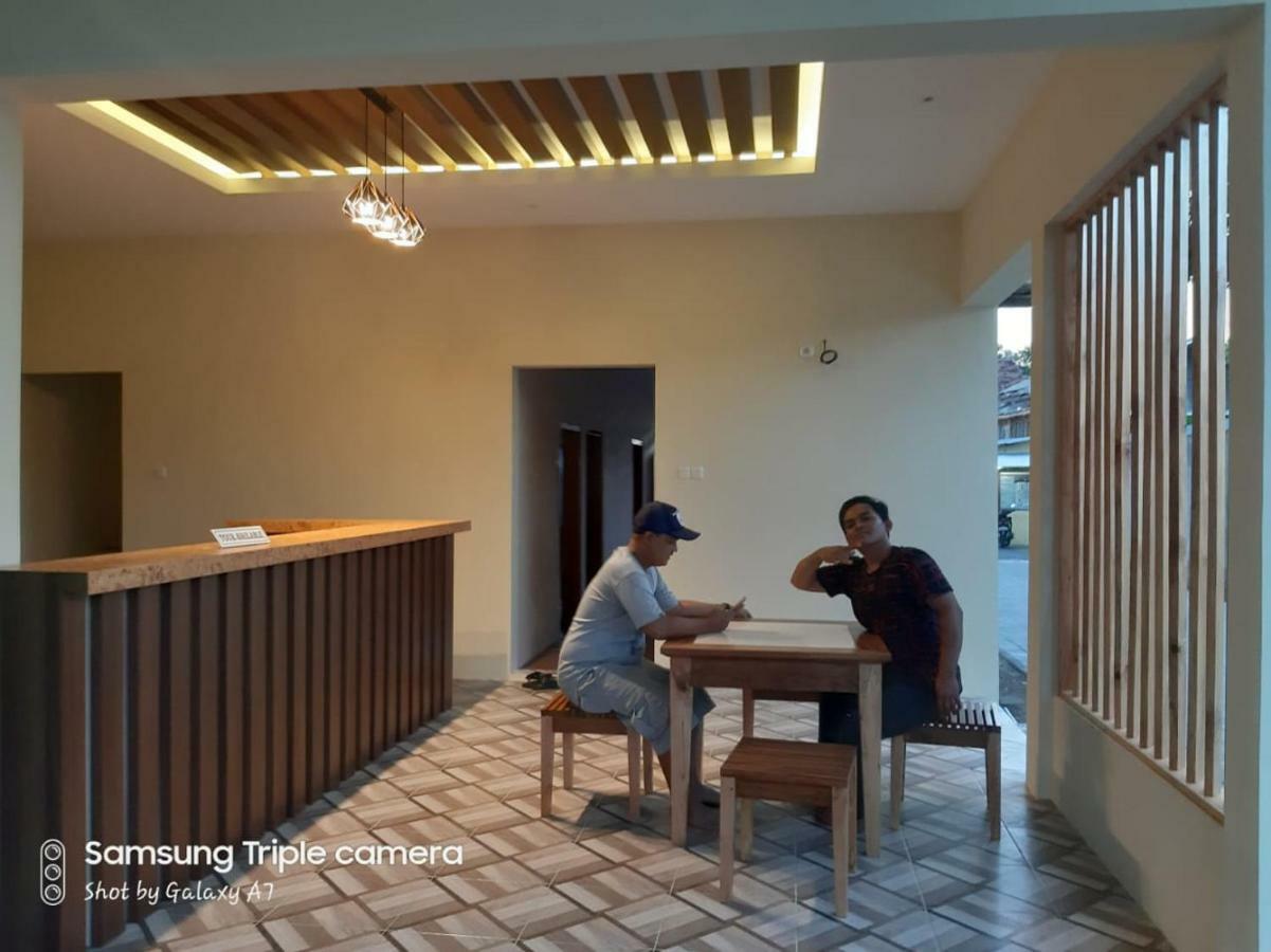 R3 Brawijaya Homestay Banyuwangi  Exteriör bild