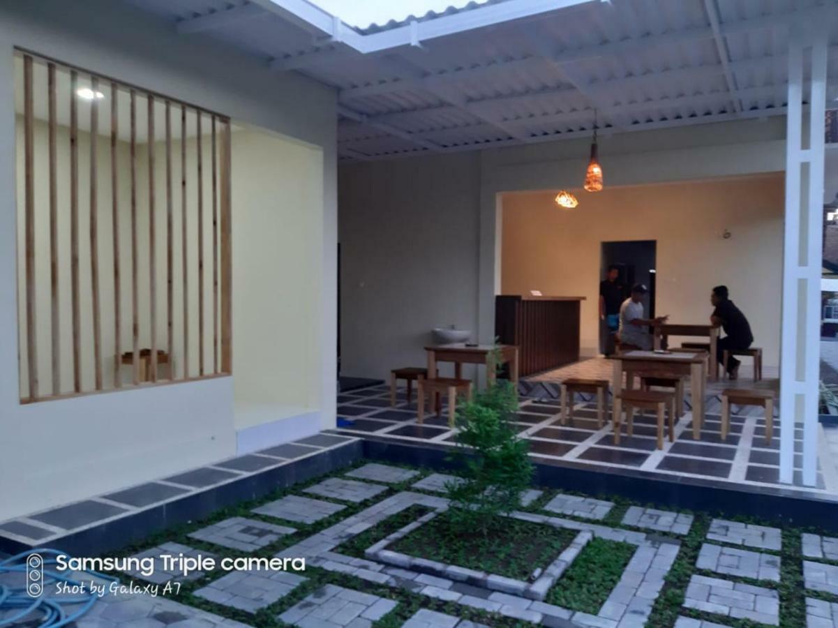 R3 Brawijaya Homestay Banyuwangi  Exteriör bild