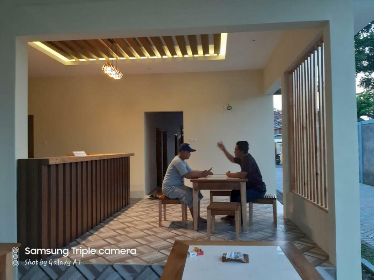 R3 Brawijaya Homestay Banyuwangi  Exteriör bild