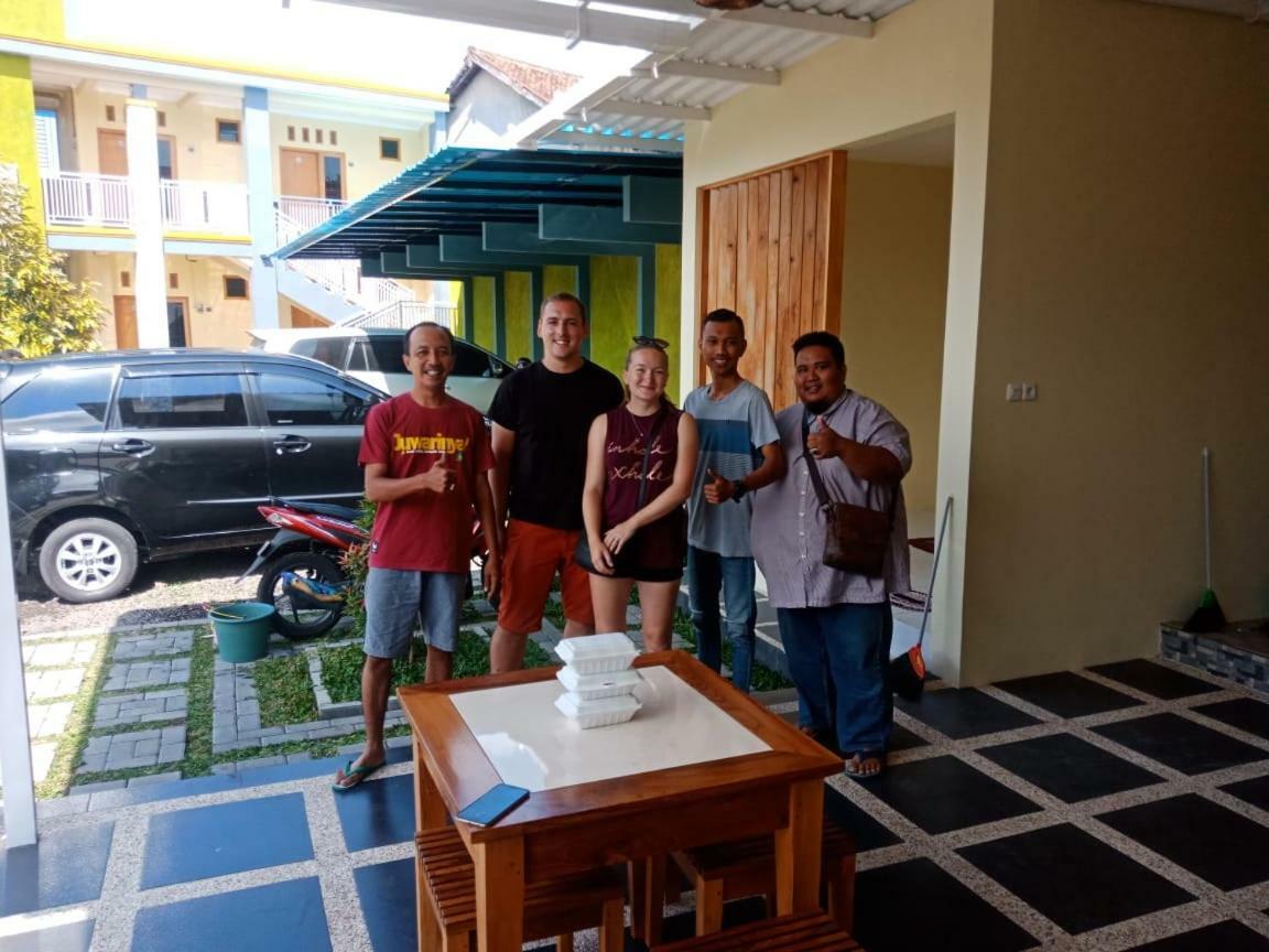 R3 Brawijaya Homestay Banyuwangi  Exteriör bild