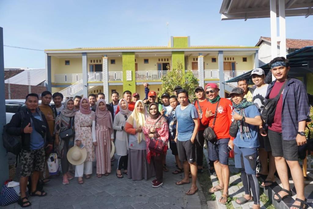 R3 Brawijaya Homestay Banyuwangi  Exteriör bild