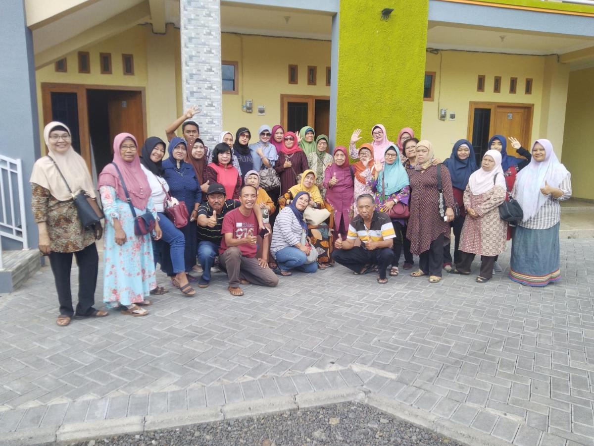R3 Brawijaya Homestay Banyuwangi  Exteriör bild
