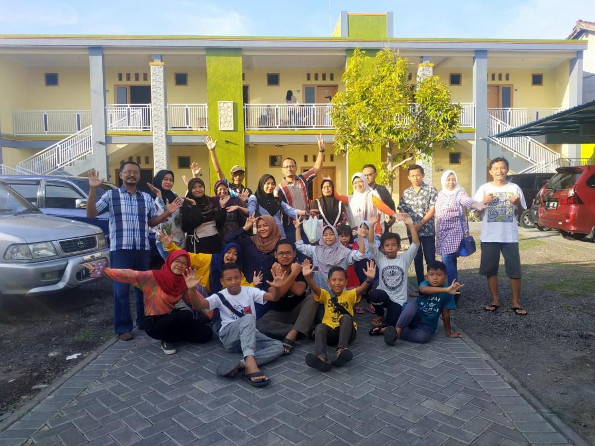 R3 Brawijaya Homestay Banyuwangi  Exteriör bild