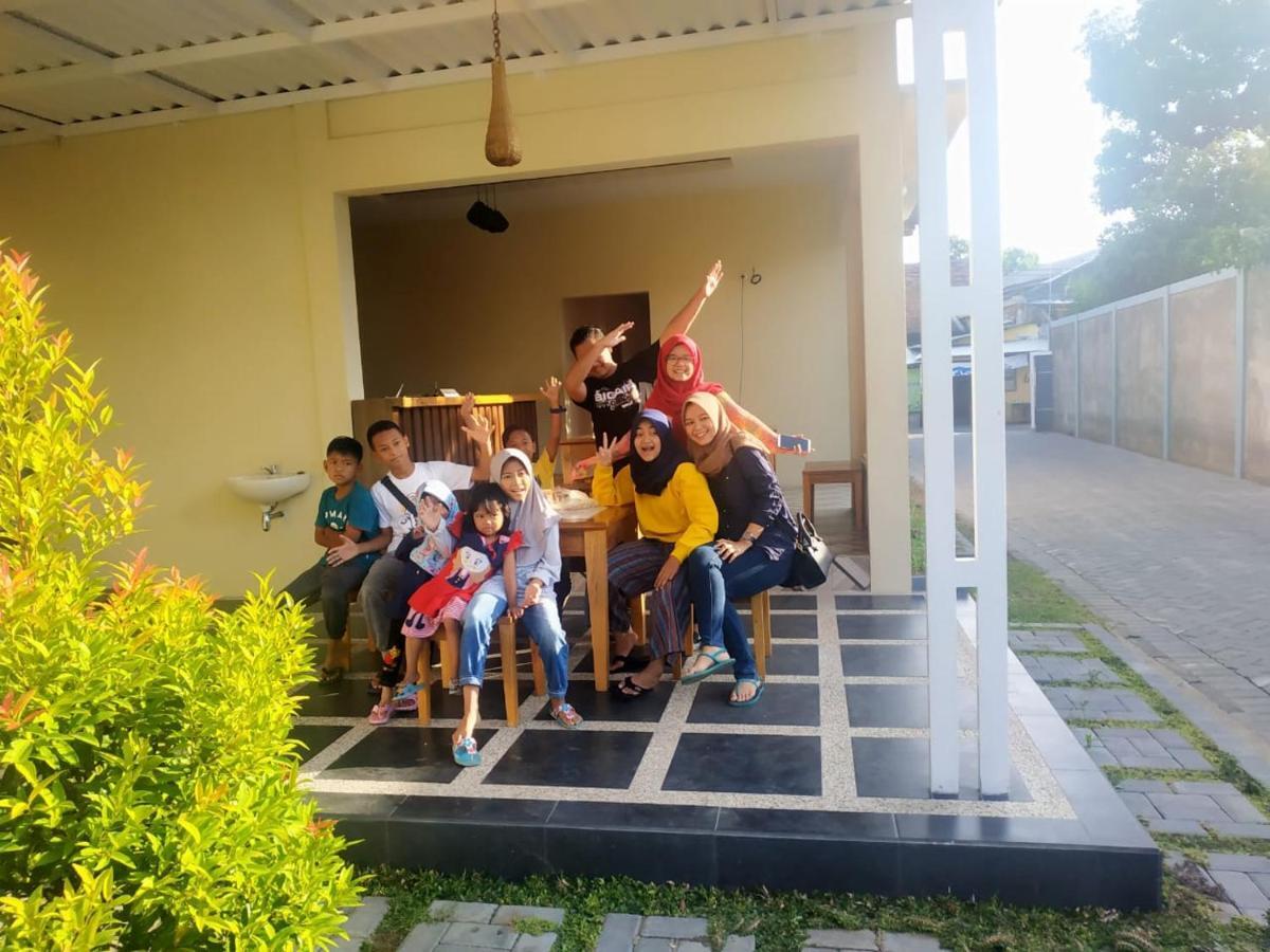 R3 Brawijaya Homestay Banyuwangi  Exteriör bild